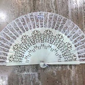 Diza-Dizal-Zadi - Abanicos de Sevilla abanico con diseño blanco