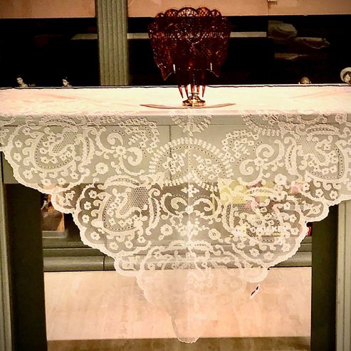mantilla blanca bordada a mano