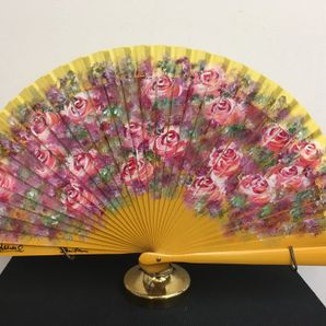 abanico pintado con flores