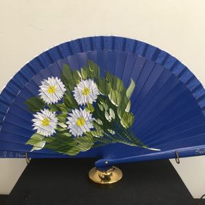 abanico pintado con flores