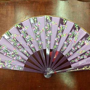 Diza-Dizal-Zadi - Abanicos de Sevilla abanico con diseño en morado y flores